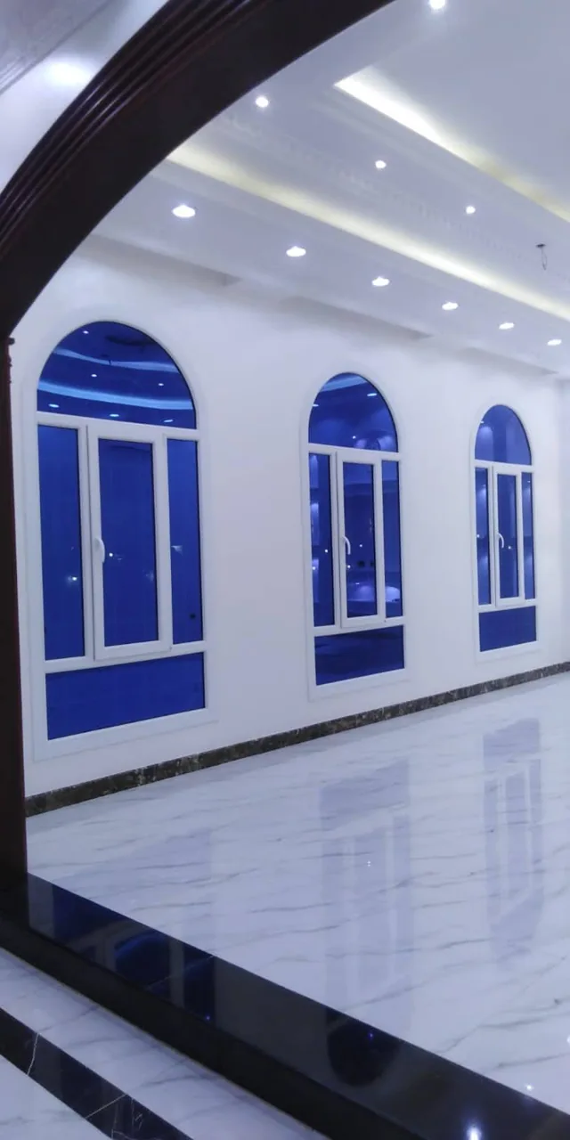 تنظيف الفيلات الجديدة: نوافذ ومساحة داخل فيلا